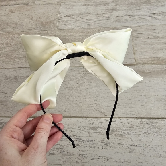 Ivory Oversized Bow Headband - Picture 4 of 9